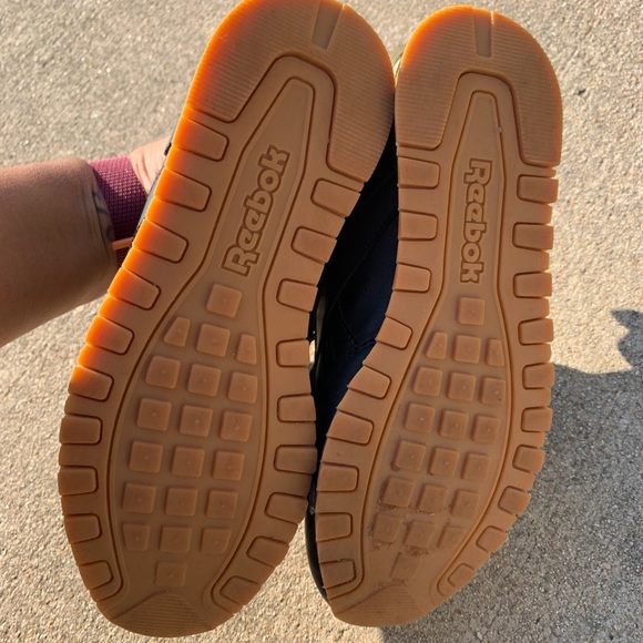 4Y Reebok - Picture 2 of 3